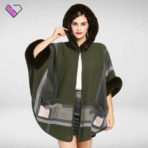 WOMEN'S TENDANCY GREEN FUR PONCHO Elegant Hooded Green Sweater with Fur Trim